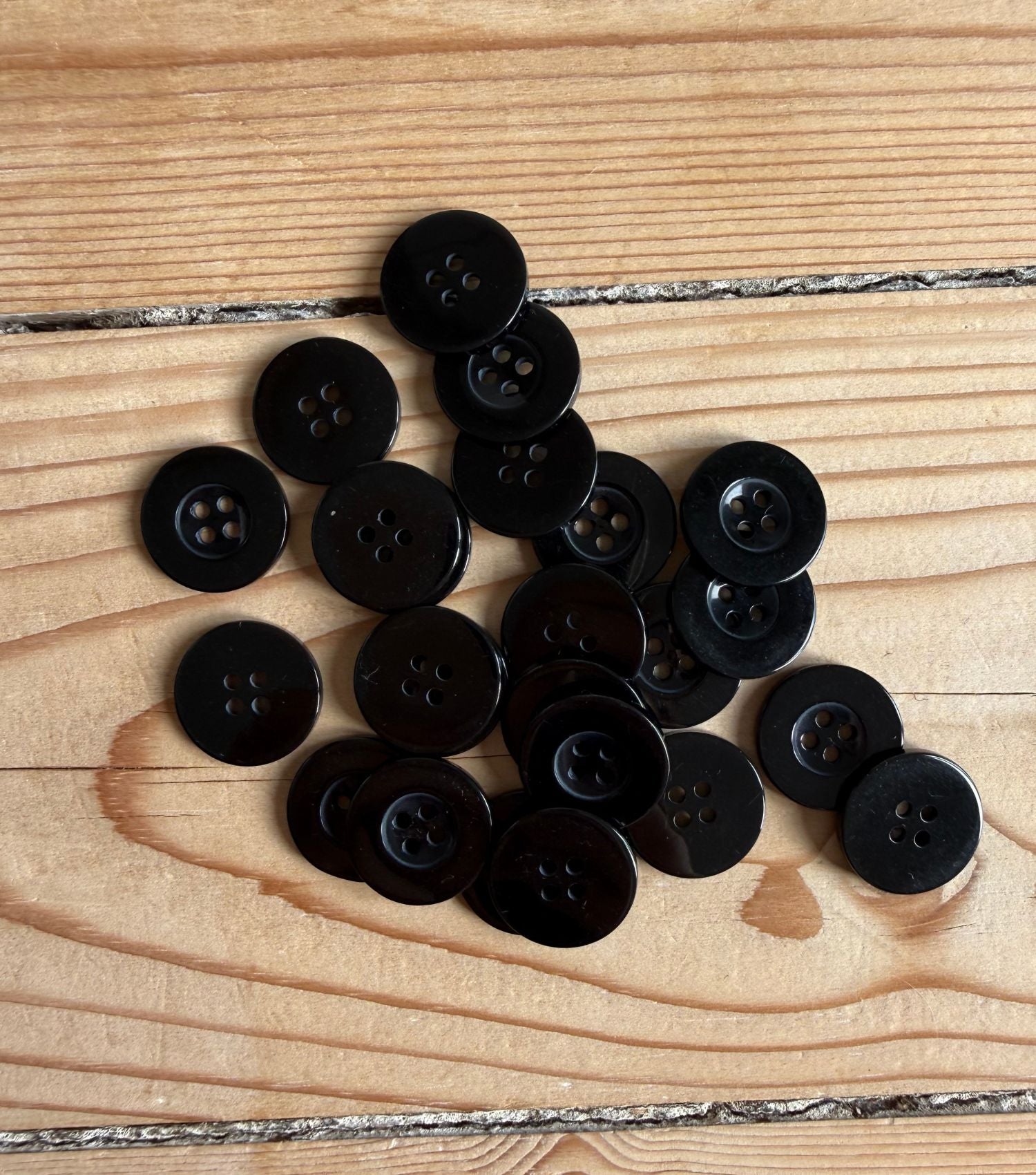 KNAPPER Ø15 MM - SORT 6 STK - Axelknit