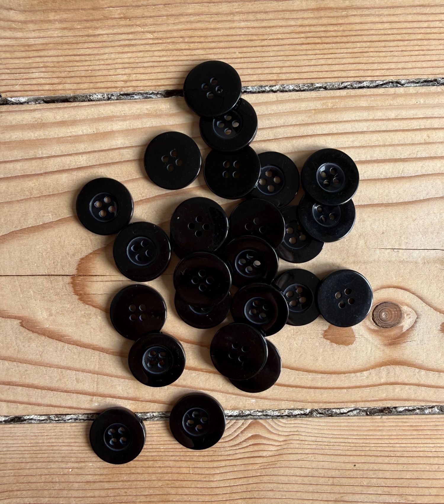 KNAPPER Ø20 MM - SORT 6 STK - Axelknit