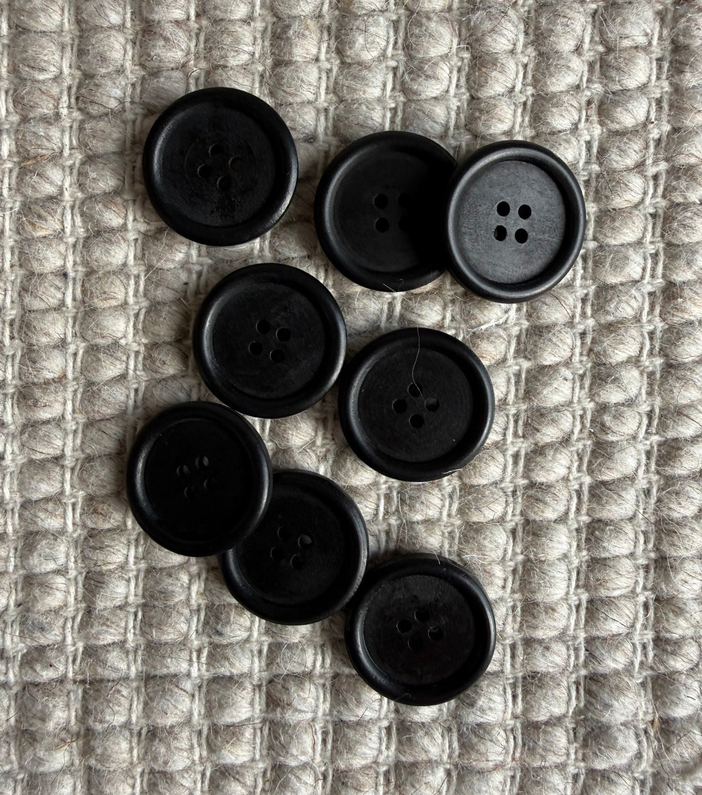 KNAPPER Ø30 MM - SORT 2 STK - Axelknit